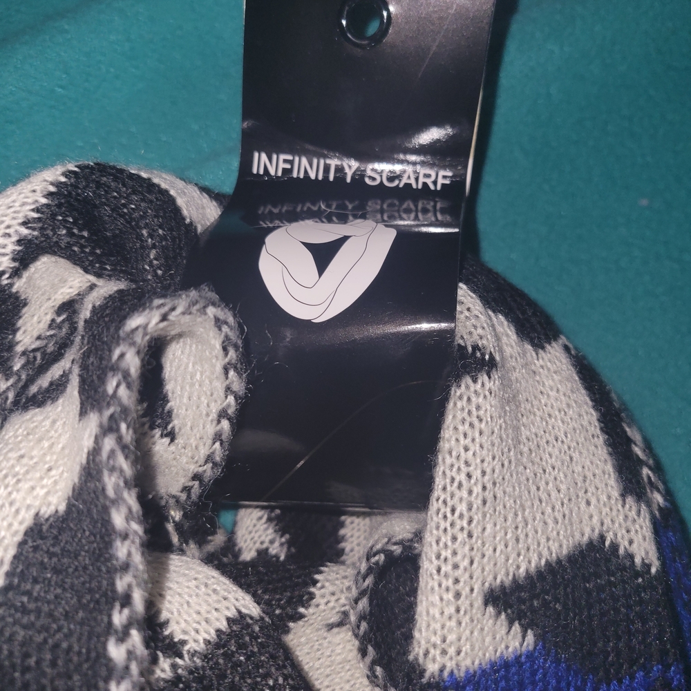 Steve Madden Black and White Infinity Scarf